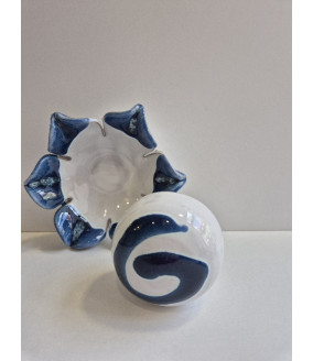 Solniczka na kwiatku "Biały z niebieskim". Ręcznie robiona ceramika z Krety, 1026