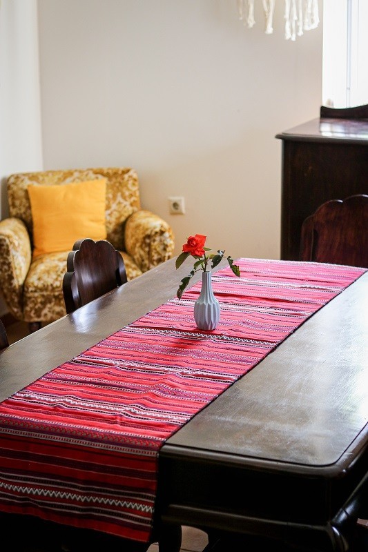 Tkany obrus z Krety polikala, ręcznie robiony obrus, ręcznie tkany tradycyjny obrus z Krety, z Grecji bieżnik