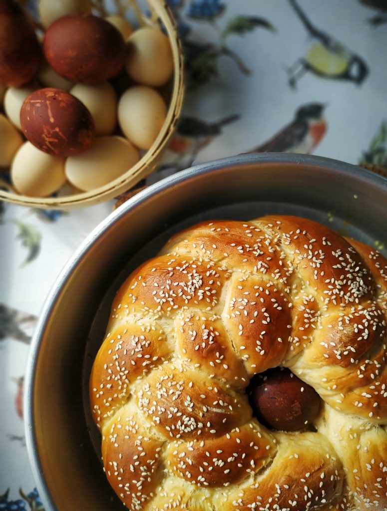 polikala tsoureki grecki chleb wielkanocny na Wielkanoc